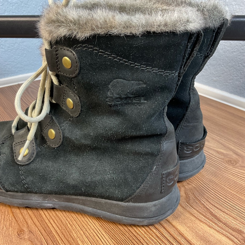Sorel Tivoli II Black Suede Fur-Lined Women's Snow Boots size 8.5